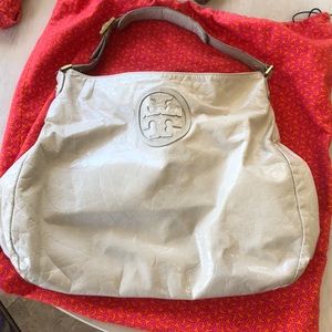 Tory Burch cream crinkled leather shoulder bag.